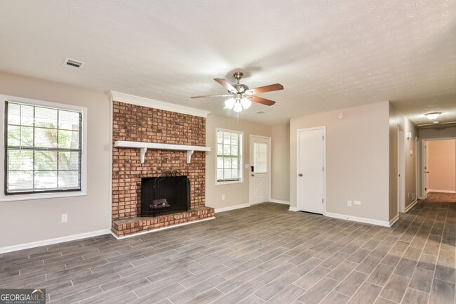 Building Photo - 2755 Stanton Woods Dr SE