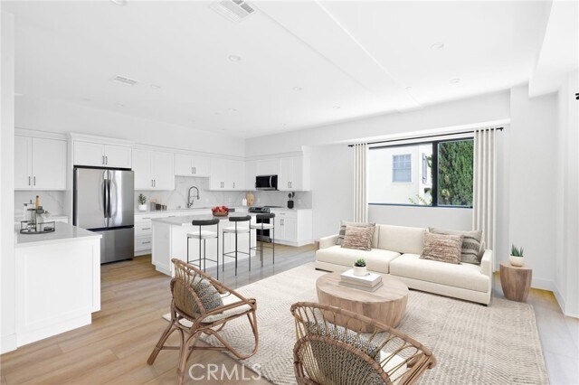 Foto del edificio - 4827 Oakwood Ave