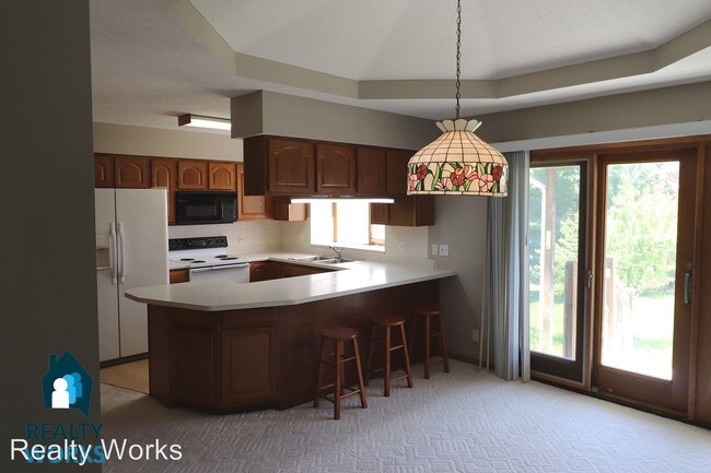 Building Photo - 2523 Hollyhock Cir