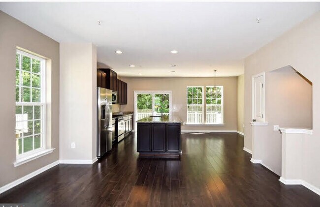 Building Photo - 22414 Glenbow Way