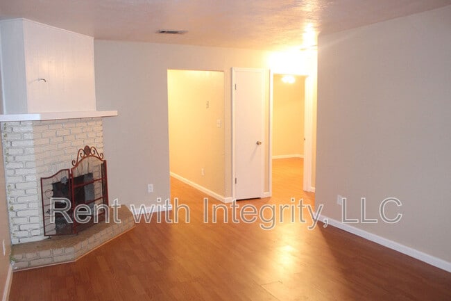 Building Photo - 1550 Blountstown St