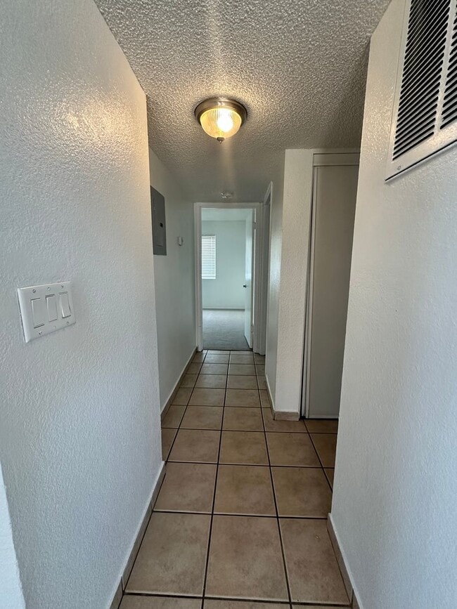 Foto del edificio - 5666 E Lake Mead Blvd