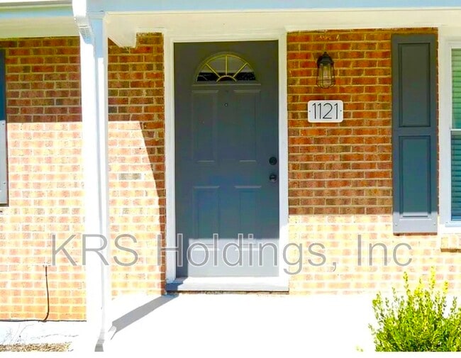 Building Photo - 1121 Sheffield Dr