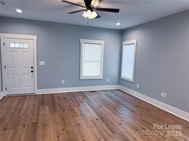 Foto del edificio - 832 N Weldon St