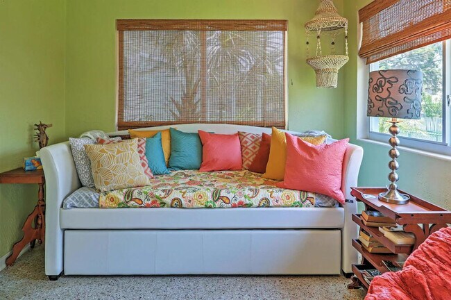 Building Photo - 157 Longwood Dr