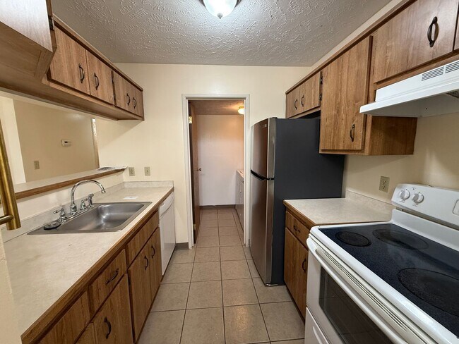 Foto del edificio - 2 Bedroom, 2 Bath Broadview Heights