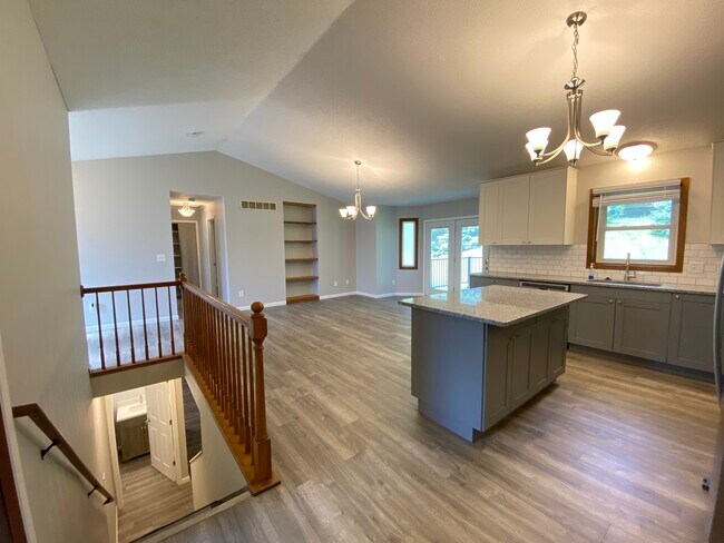 Foto del edificio - 813 3rd Ave NE