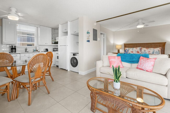 Foto del edificio - 5600 Bonita Beach Rd SW