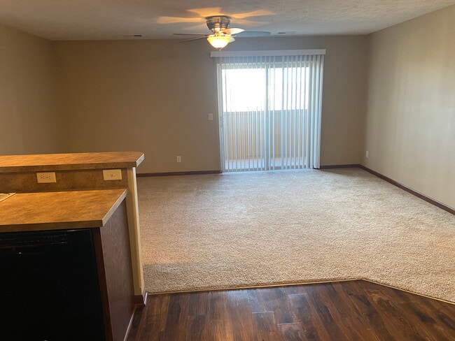 Foto del edificio - 1619 E Military Ave