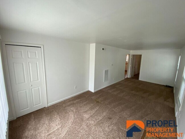 Foto del edificio - 8141 Macomb St