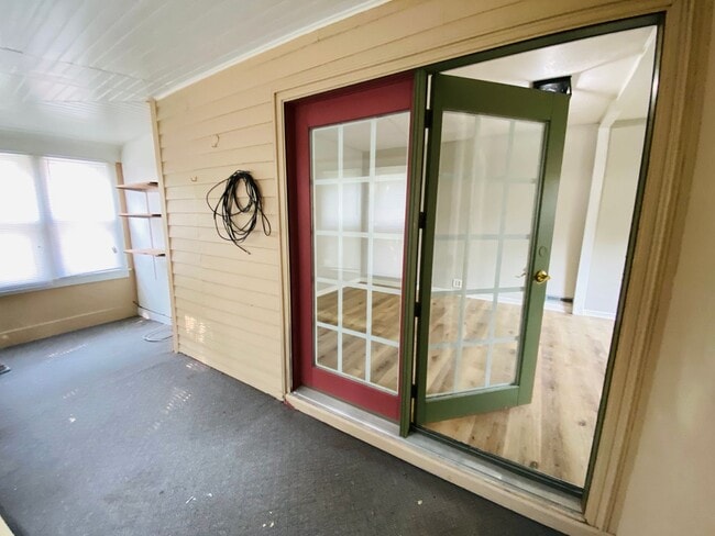 Foto del edificio - Gorgeous newly renovated 2 bedroom 1 bathroom!