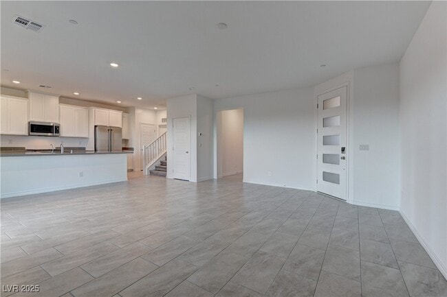 Building Photo - 600 Carriage Hill Dr