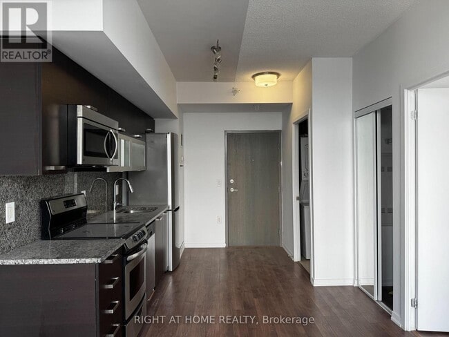 Building Photo - 36 Lisgar St