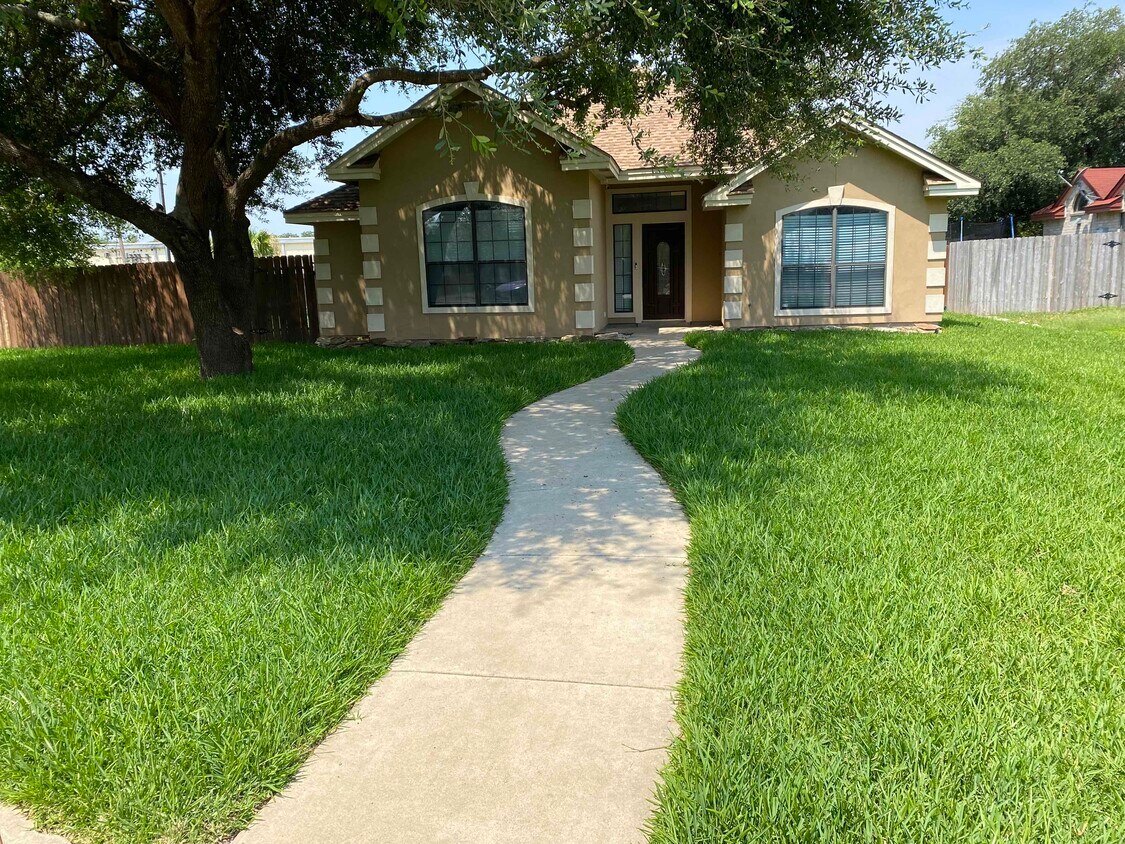 813 Sunnyvale Pl, Uvalde, TX 78801 House Rental in Uvalde, TX