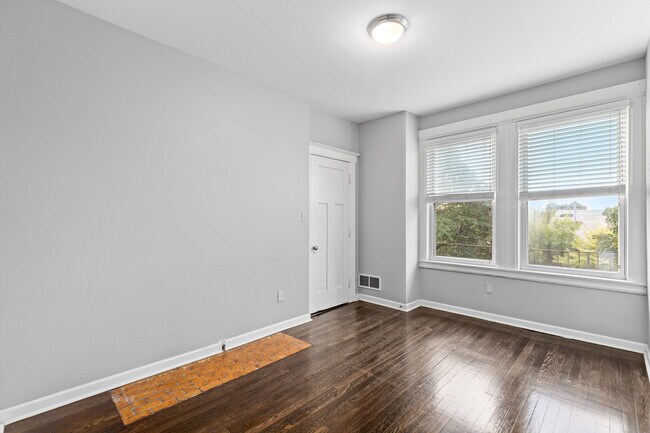 Foto del edificio - 310 Hendrie St