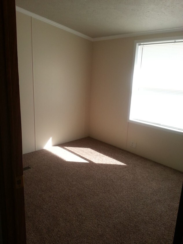 Building Photo - 1622 Lansing Ave