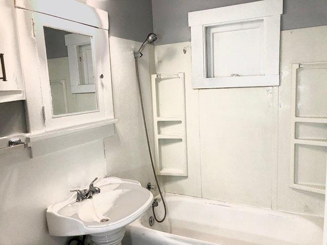 Bathroom - 606 S 32nd Ave