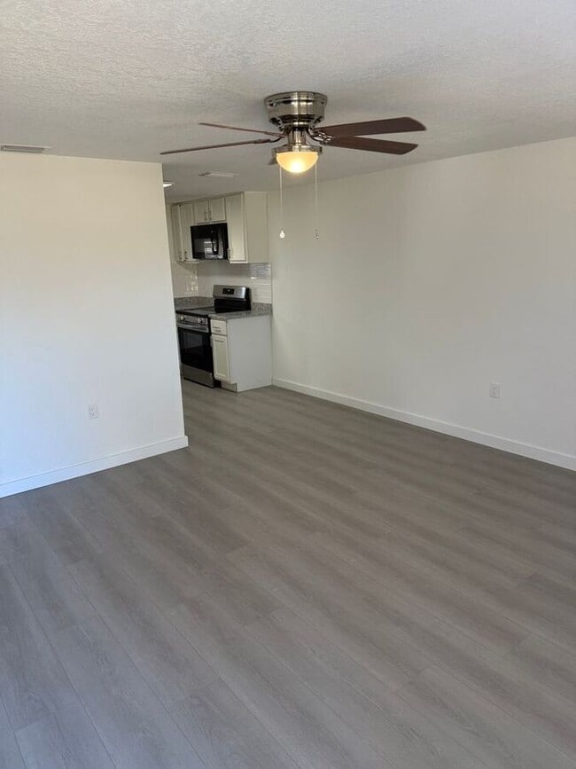 Foto del edificio - 9406 Goldenrod Rd