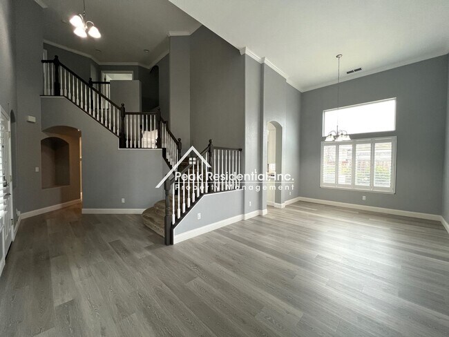 Foto del edificio - Spacious 5bd/3ba Elk Grove Home with 3 Car...