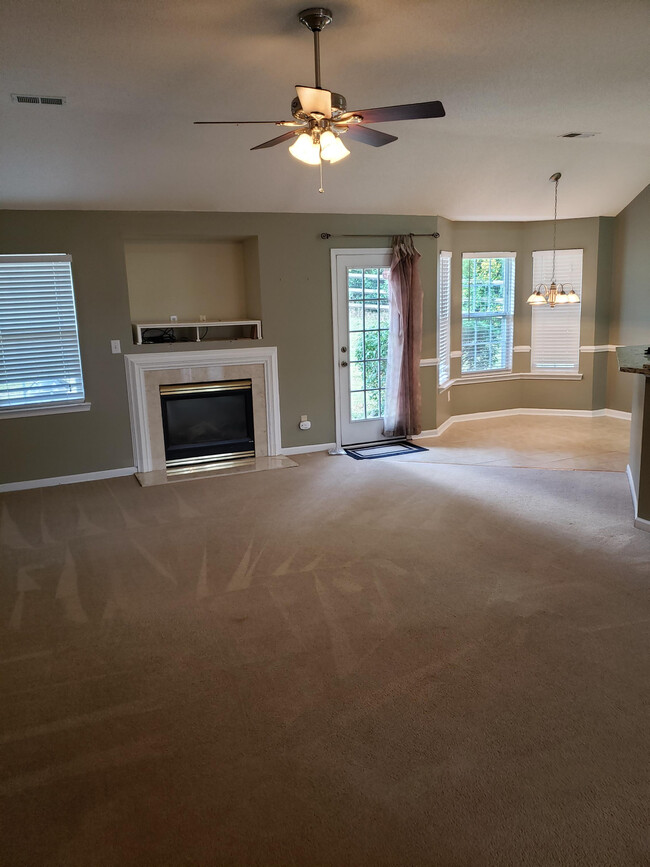 Foto del edificio - 12013 Evergreen Hollow Dr