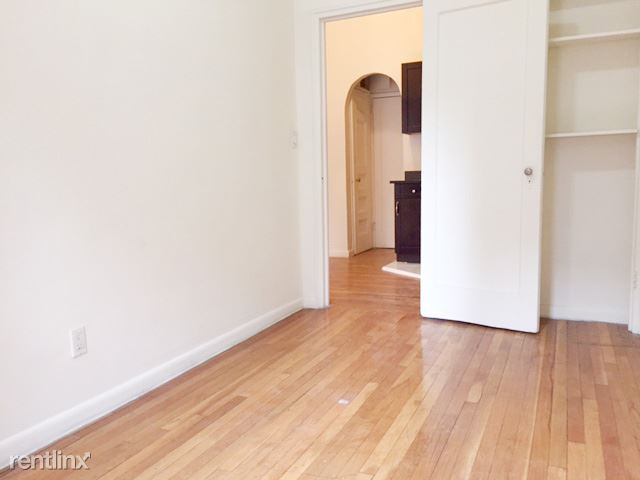 Building Photo - 220 W 72nd St
