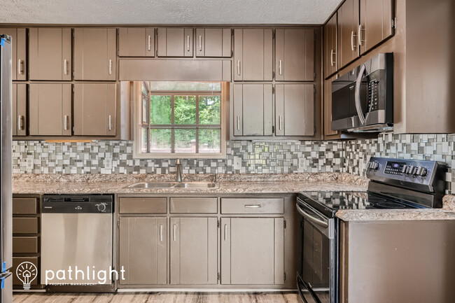 Building Photo - 215 Fairfield Circle, Fayetteville, GA, 30214