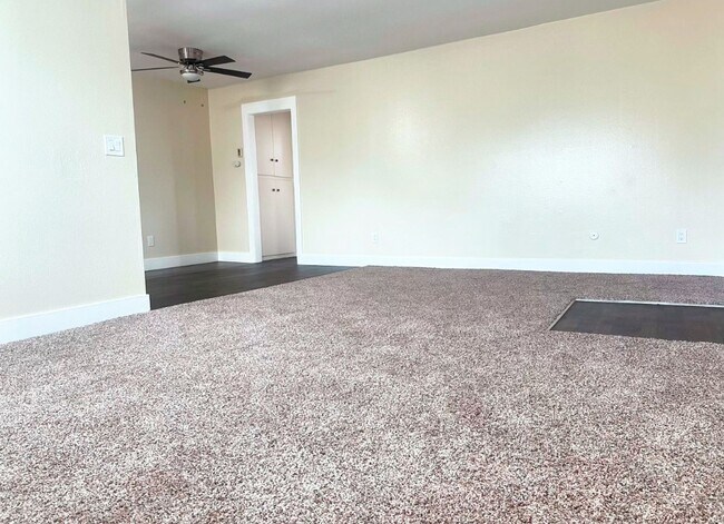 Building Photo - Large 1 Bedroom in Quiet Gated Community