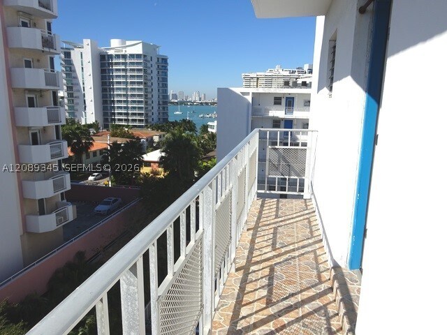 Building Photo - 1340 Lincoln Rd
