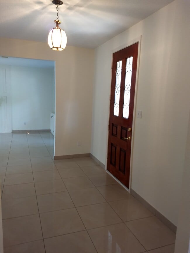 Building Photo - 7211 N Hearthstone Green Dr