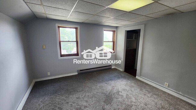 Building Photo - 604 N High St