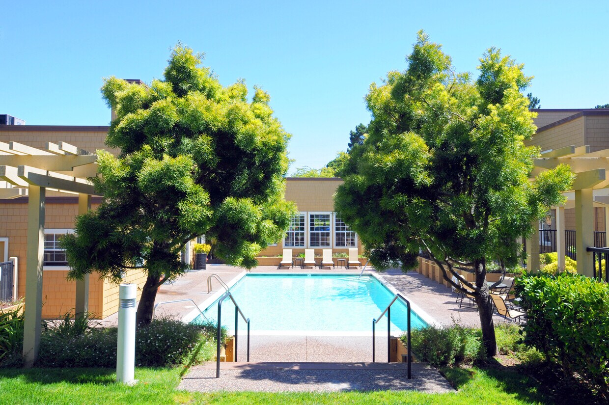 eaves Daly City Apartments in Daly City, CA