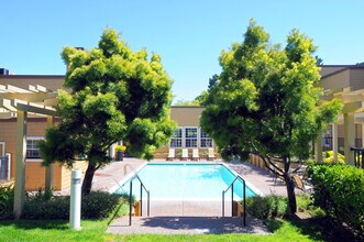 eaves Daly City Photo