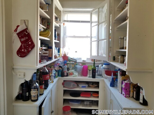 Building Photo - 163 Summer St