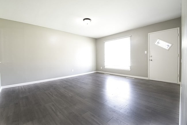 Building Photo - Gorgeous Updated 3+BD Ranch in Bedford!!