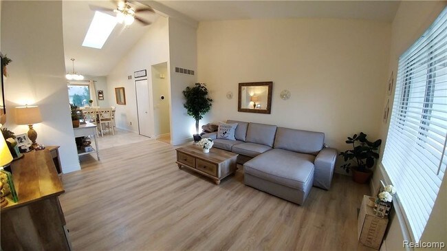 Foto del edificio - 15834 Magnolia Dr S