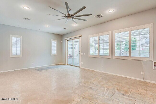 Foto del edificio - 4135 E Grand Canyon Dr