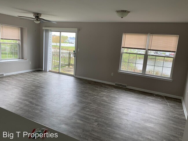 Building Photo - 3 br, 1.5 bath House - 133 Thames Dr