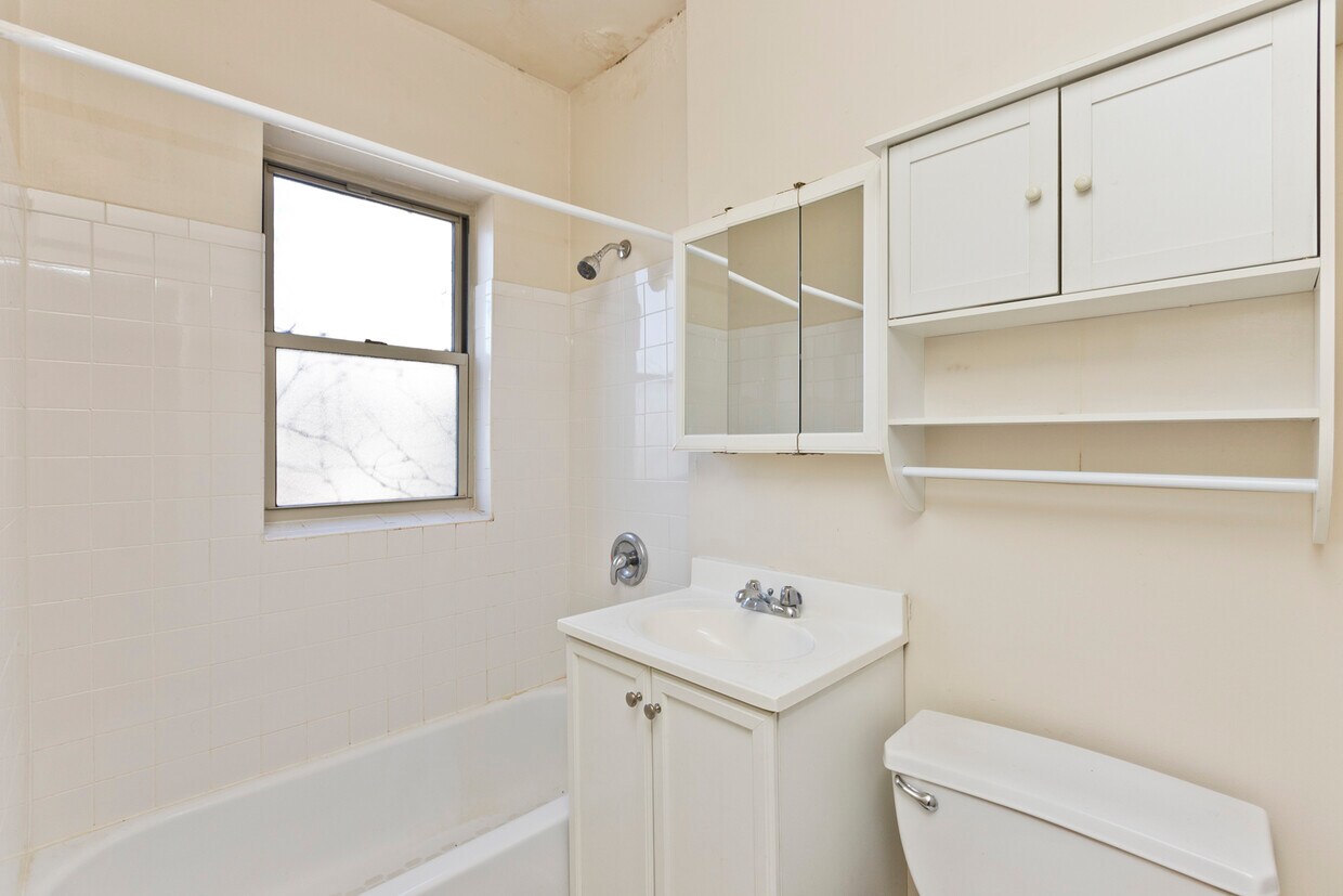 1100 W Roscoe St Unit 36, Chicago, IL 60657 Apartments in Chicago, IL