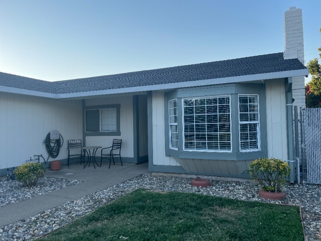 Building Photo - 8907 Amerigo Ave