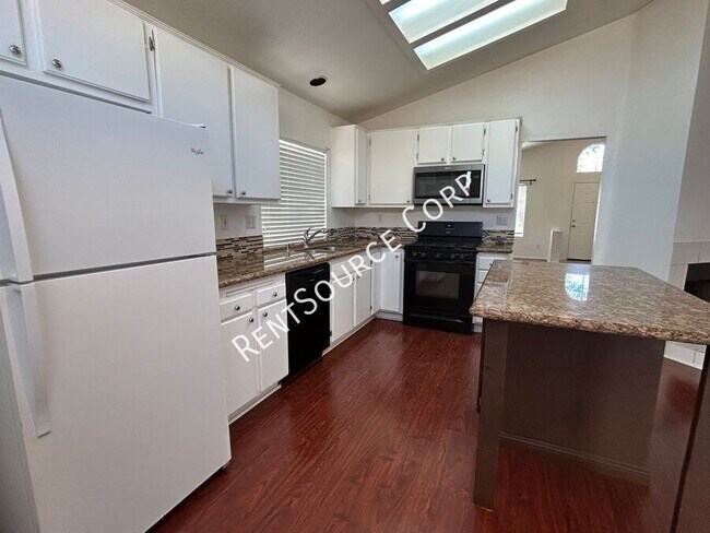 Building Photo - 39914 Milan Dr