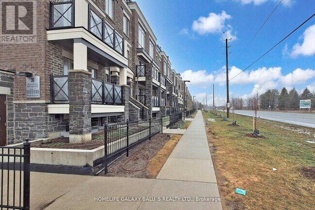 Photo du bâtiment - 30 Westmeath Ln