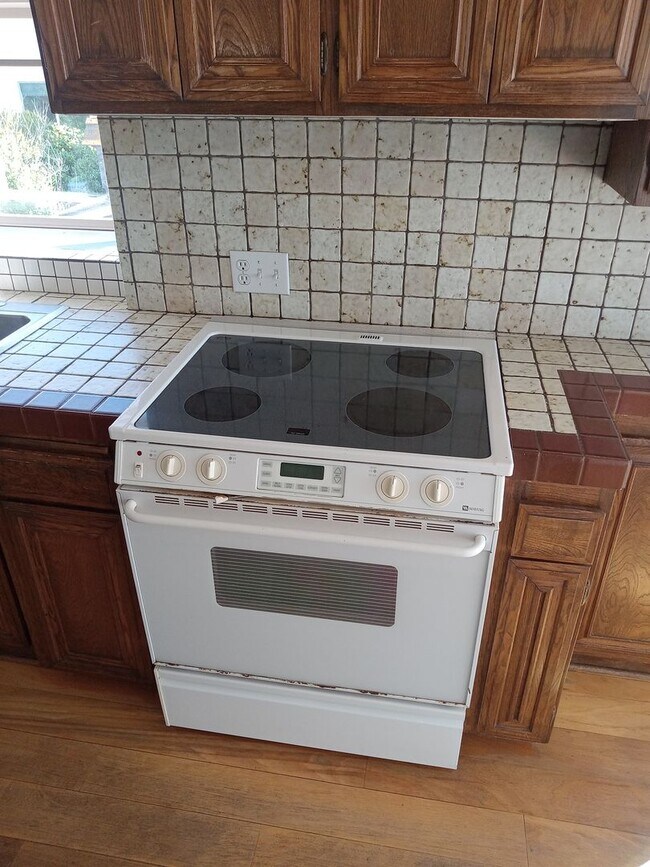 Foto del edificio - Fabulous 3 bedroom 2 bath tri-level home w...