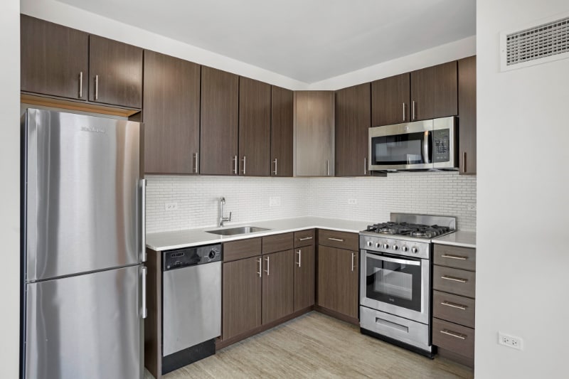 Photo - 160 W Superior St (Chicago, IL)