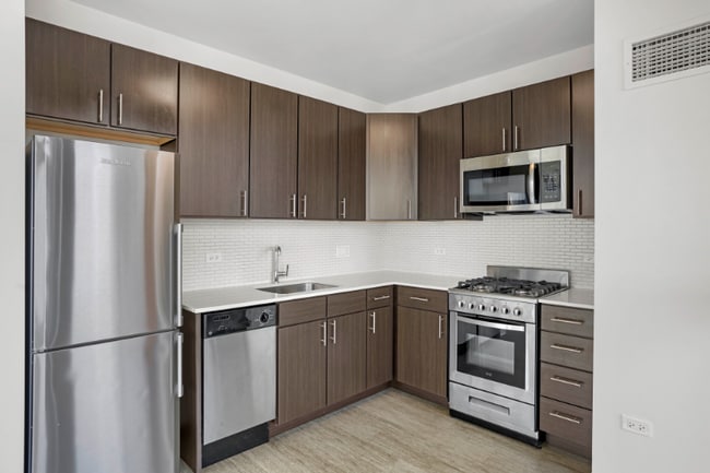 Photo - 160 W Superior St Apartment