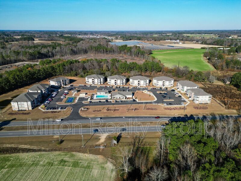 Foto principal - 120 Grove Cir