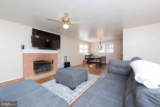 Building Photo - 5649 Ravenel Ln