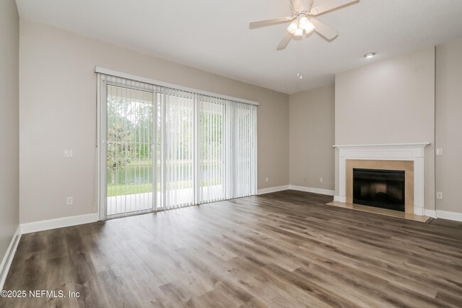 Foto del edificio - 125 Linda Lake Ln