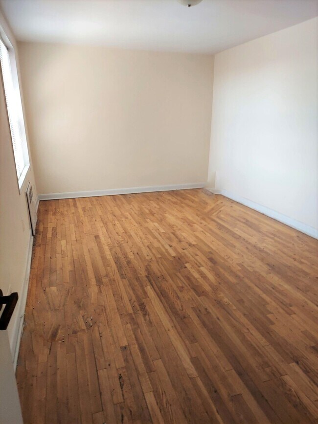 Foto del edificio - 7705 Bay Pkwy
