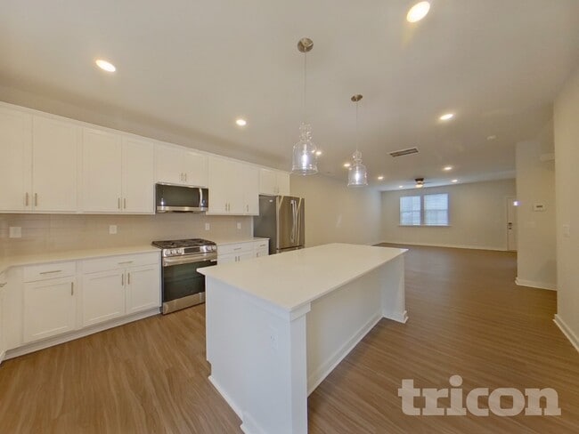 Building Photo - 13865 Hill St