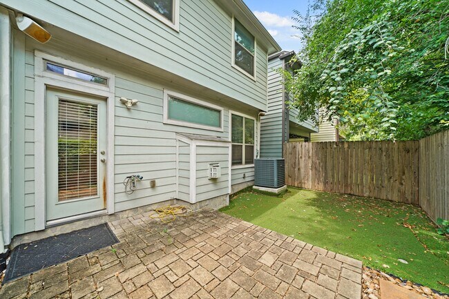 Building Photo - 1121 Beall Landing Ct